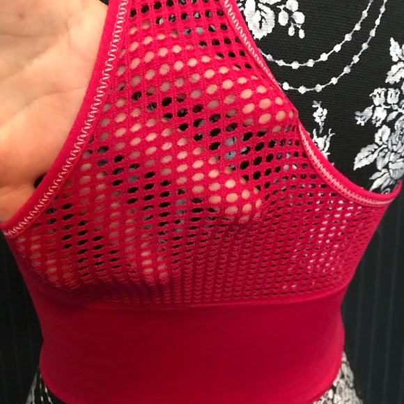 NWOT Marilyn Monroe Sport Bra w/ removable padding Rose Pink Size Medium - Picture 5 of 6